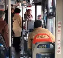 公交车爆料视频,揭秘城市交通一线的温馨瞬间 第2张 公交车爆料视频,揭秘城市交通一线的温馨瞬间 第2张
